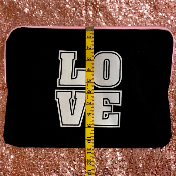 🆕 Victoria’s Secret Padded Laptop Case PINK - Picture 3 of 5